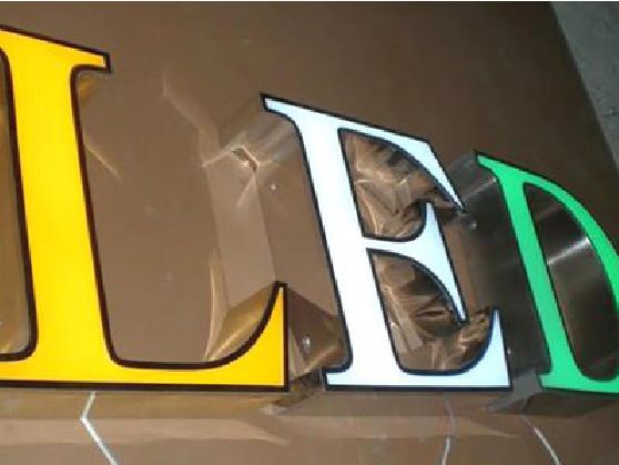 津市介绍LED招牌的基础知识。